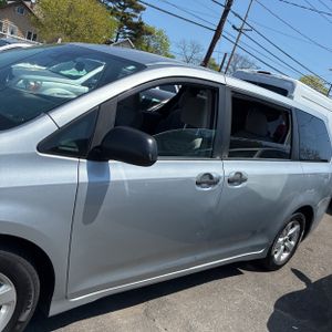 TOYOTA SIENNA - 4