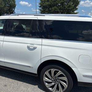 2022 Lincoln NAVIGATOR L RESERVE — фото 6