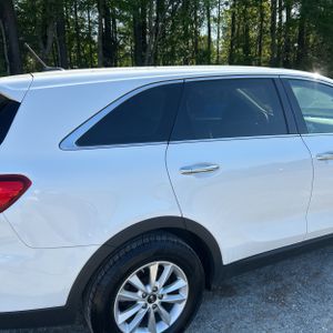 KIA SORENTO LX V6 - 8