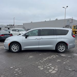 CHRYSLER PACIFICA TOURING L - 3