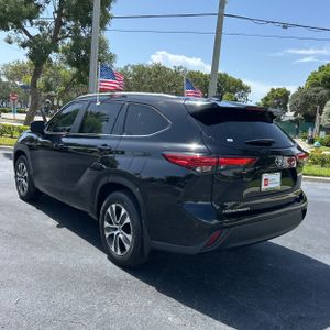 صورة 5 لـ 2023 Toyota HIGHLANDER XLE
