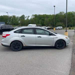 FORD FOCUS S - 10