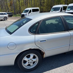 FORD TAURUS SE - 9