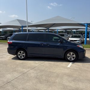 TOYOTA SIENNA - 10