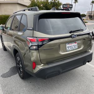 2025 Subaru FORESTER PREMIUM — фото 5