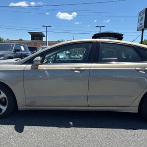 FORD FUSION SE - 4