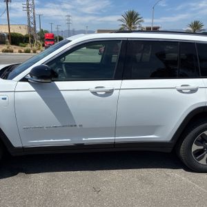 صورة 4 لـ 2024 JEEP GRAND CHEROKEE 4XE