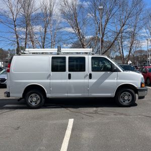 CHEVROLET EXPRESS 2500 - 10