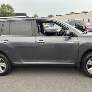 2013 Toyota HIGHLANDER LIMITED — миниатюра 11