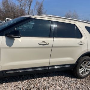 FORD EXPLORER XLT - 4
