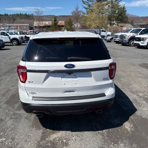 FORD EXPLORER XLT - 7