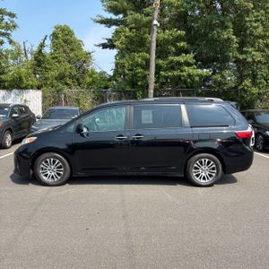 2020 Toyota SIENNA XLE 8-PASSENGER — фото 3