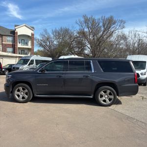 CHEVROLET SUBURBAN LT - 3