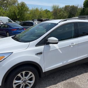 FORD ESCAPE SE - 2