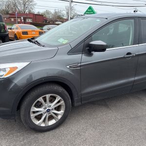 FORD ESCAPE SE - 2