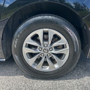 2025 Toyota SIENNA LE 8-PASSENGER 照片 18