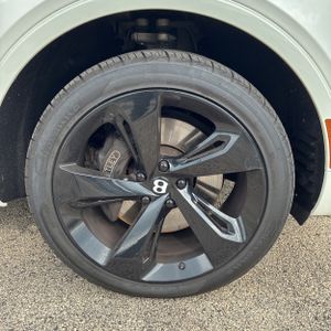 2017 Bentley BENTAYGA BASE — фото 20