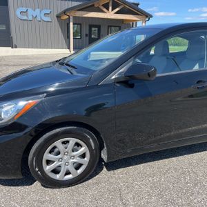 HYUNDAI ACCENT GLS - 2