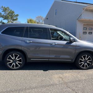 HONDA PILOT TOURING W/REAR CAPTAIN'S CHAIRS - 10