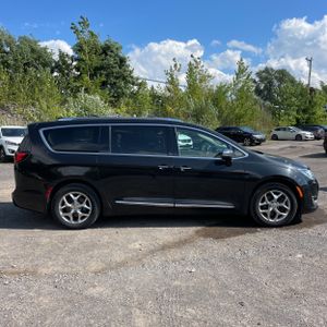 2020 Chrysler PACIFICA LIMITED — фото 10