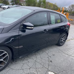 FORD FOCUS SE - 4