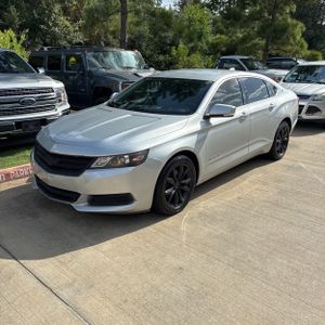 2017 Chevrolet IMPALA LT — фото 1