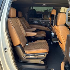 صورة 33 لـ 2021 Cadillac ESCALADE ESV SPORT