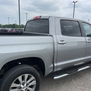 TOYOTA TUNDRA - 8