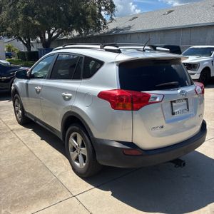 2015 Toyota RAV4 XLE — фото 5