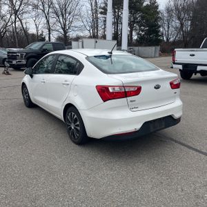 KIA RIO LX - 5