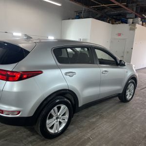 KIA SPORTAGE LX - 10