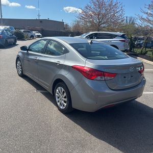 HYUNDAI ELANTRA GLS - 5