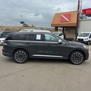 صورة 10 لـ 2022 Lincoln AVIATOR BLACK LABEL