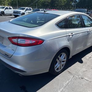 FORD FUSION SE - 8