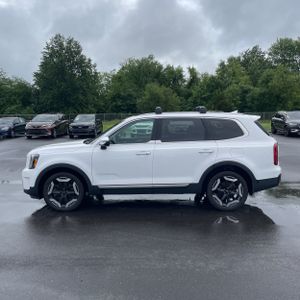 2024 KIA TELLURIDE S photo 3