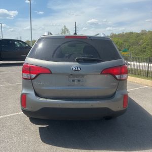 KIA SORENTO LX - 7
