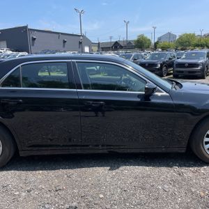 2013 Chrysler 300 MOTOWN — миниатюра 11