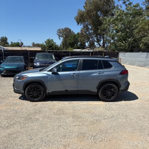 2022 Toyota COROLLA CROSS LE photo 3