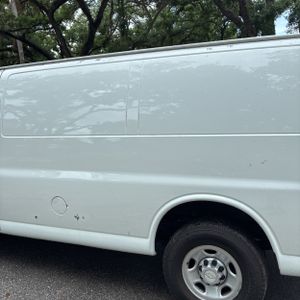 CHEVROLET EXPRESS 2500 - 6