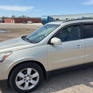 CHEVROLET TRAVERSE LT - 2