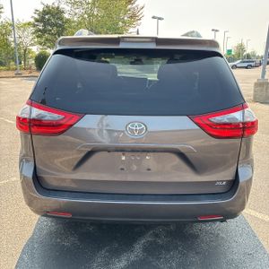 2020 Toyota SIENNA XLE 8-PASSENGER 照片 7