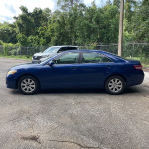 2010 Toyota CAMRY LE photo 3