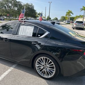 2025 Lexus IS 300 BASE — фото 6
