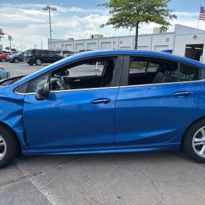 2017 Chevrolet CRUZE LT AUTO photo 4