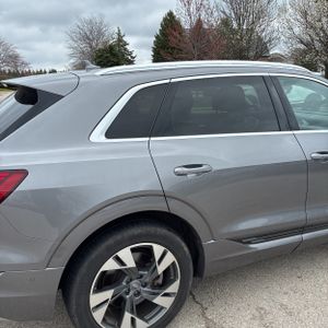 AUDI E-TRON QUATTRO PREMIUM PLUS - 9