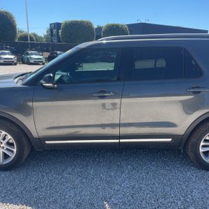 FORD EXPLORER XLT - 4