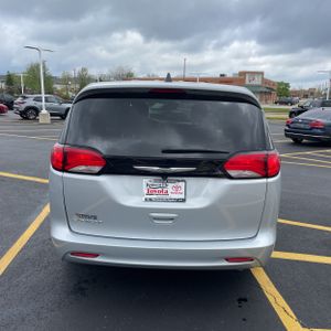 CHRYSLER VOYAGER LX - 7