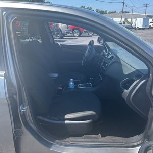 2012 Chrysler 200 LX 缩略图 32