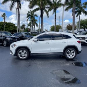 MERCEDES-BENZ GLA - 3