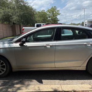 FORD FUSION SE - 4